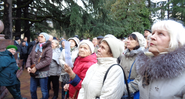 Пенсионеры на митинге в Сочи. 15 января 2016 год. Фото Светланы Кравченко для "Кавказского узла"