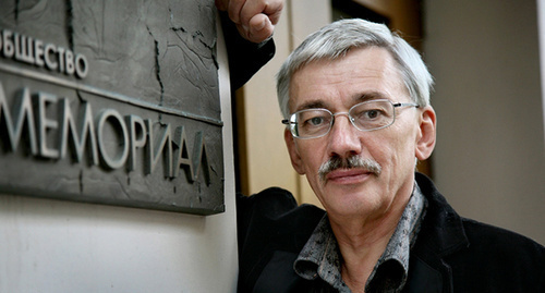 Олег Орлов. Фото: http://memohrc.org/monitorings/oleg-orlov-zhestkaya-poziciya-memoriala-prezirat-nezakonnye-zakony