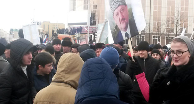 Жители Чечни на митинге в поддержку Кадырова. Грозный, 22 января 2016 г. Фото Николая Петрова для "Кавказского узла"