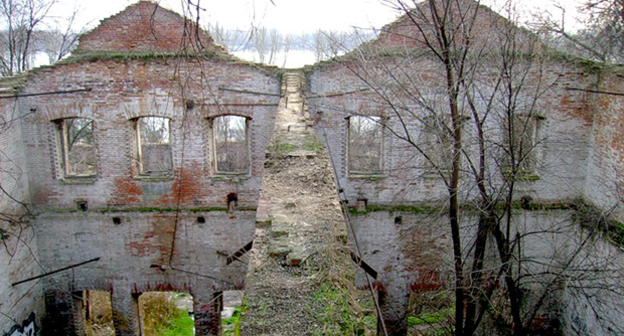 Парамоновские склады. Фото: http://ugnovosti.ru/news/detail.php?month=09&year=2013&ID=119092