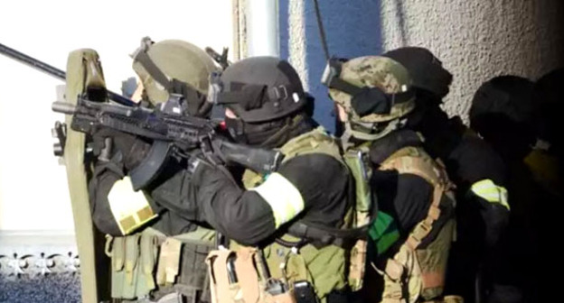 Сотрудники силовых структур. Фото http://nac.gov.ru/