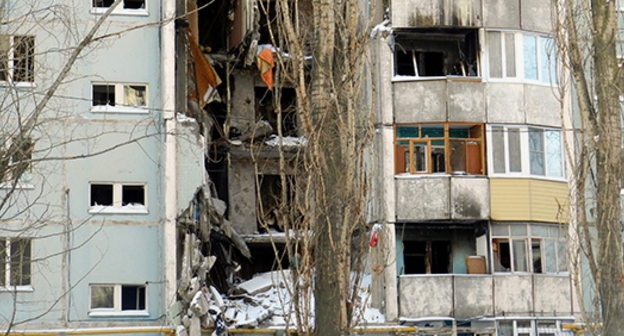 Разрушенный в результате взрыва подъезд многоэтажки на улице Космонавтов в Волгограде. 14 января 2016 года. Фото Татьяны Филимоновой для "Кавказского узла"