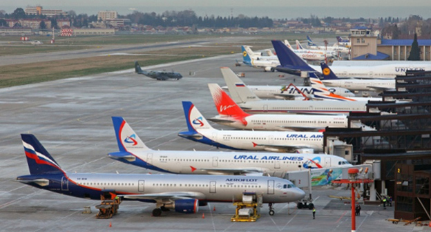 Аэродром. Фото: http://sochi.bezformata.ru/listnews/mezhdunarodnij-aeroport-sochi-obsluzhil/18639656/