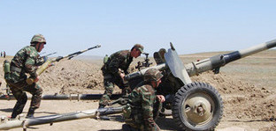 Солдаты на передовой. Фото: http://newinform.com/voyna/6176-azerbaydzhan-obvinil-armeniyu-v-narushenii-peremiriya.html