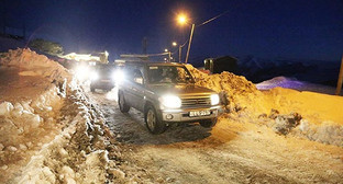 Движение на Военно-Грузинской дороге Фото: © Департамент автодорог Грузии,  http://sputnik-georgia.com/incidents/20160203/230012467.html