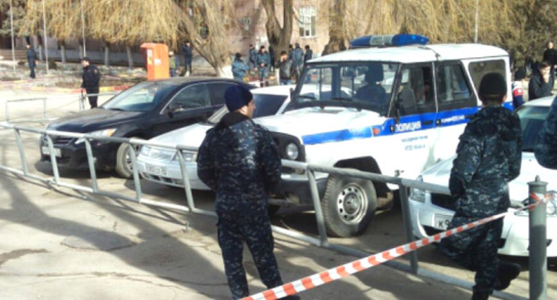 Центр Буйнакска блокирован полицией. 5 ноября 2016 г. http://chernovik.net/content/lenta-novostey/v-buynakske-policiya-blokiruet-akciyu-protesta