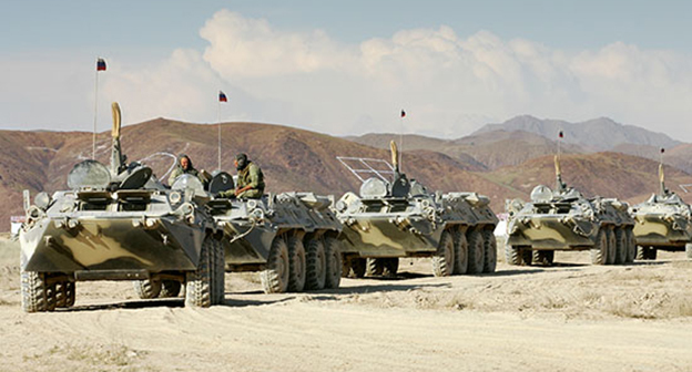 Мотострелковые подразделения ЮВО на полигоне в Ставропольском крае. Фото: http://function.mil.ru/news_page/country/more.htm?id=12010309@egNews