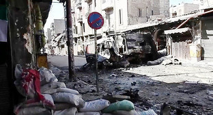 Улица в Алеппо после боёв. Фото: https://ru.wikipedia.org/wiki/Бои_в_Алеппо#/media/File:Bombed_out_vehicles_Aleppo.jpg Улица в Алеппо после боёв. Фото: https://ru.wikipedia.org/wiki/Бои_в_Алеппо#/media/File:Bombed_out_vehicles_Aleppo.jpg