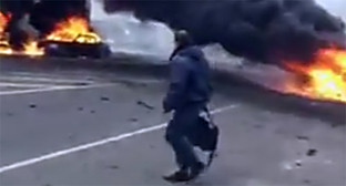 Взрыв на посту ГИБДД в Дагестане Фото: Стоп-кадр видео "Джемикентский пост" пользователя Георгия Капылова, https://www.youtube.com/watch?v=wWXN5aQ4JZg Взрыв на посту ГИБДД в Дагестане Фото: Стоп-кадр видео "Джемикентский пост" пользователя Георгия Капылова, https://www.youtube.com/watch?v=wWXN5aQ4JZg