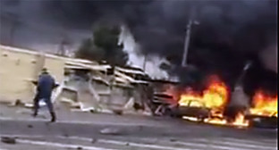 Взрыв на посту ГИБДД в Дагестане Фото: Стоп-кадр видео "Джемикентский пост" пользователя Георгия Капылова, https://www.youtube.com/watch?v=wWXN5aQ4JZg Взрыв на посту ГИБДД в Дагестане Фото: Стоп-кадр видео "Джемикентский пост" пользователя Георгия Капылова, https://www.youtube.com/watch?v=wWXN5aQ4JZg