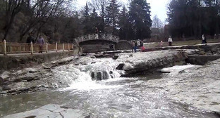 Пешеходный мост в Кисловодске. Кадр из видео Веры Красновой https://www.youtube.com/watch?v=titeJtEIlUM 