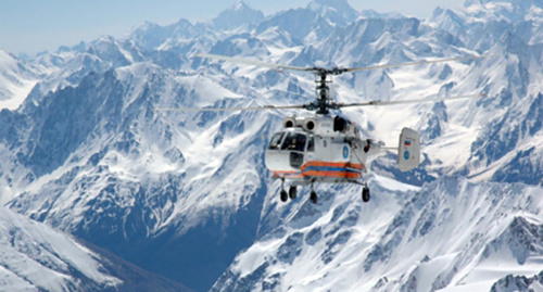 Вертолёт МЧС в горах. Фото: http://www.mchs.gov.ru/dop/info/smi/news/item/5907775/