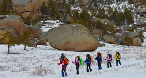 Туристическая группа в горах. Фото: http://07.mchs.gov.ru/pressroom/news/item/3399279/