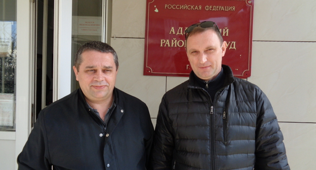 Подсудимый Сергей Фетисов (справа) с адвокатом Михаилом Охрименко. Фото Светланы Кравченко для "Кавказского узла"