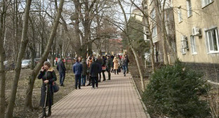 Эвакуация из ставропольского суда. Фото:   http://bloknot-stavropol.ru/news/v-stavropole-otsepili-zdanie-suda-713786?sphrase_id=428966