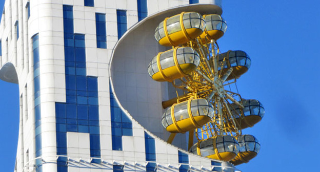 Колесо обозрения башни Технологического университета в Батуми. Фото Беслана Кмузова для "Кавказского узла"