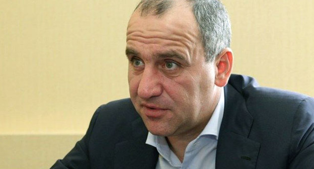 Рашид Темрезов. Фото http://www.riakchr.ru/glava-kchr-rashid-temrezov-vstretilsya-s-zhitelyami-nogajskogo-rajona-kchr/