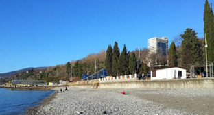 Пляж посёлка Кудепста в Сочи. Фото: http://www.sochibig.ru/prodam.html Пляж посёлка Кудепста в Сочи. Фото: http://www.sochibig.ru/prodam.html