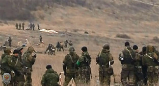 Силовики во время проведения КТО. Фото: http://nac.gov.ru/kontrterroristicheskie-operacii/v-dagestane-v-hode-kto-neytralizovany-dva-0.html