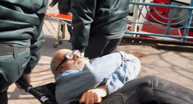 Полицейские везут Вардгеса Гаспари в суд, 15 февраля 2016 г. Фото: RFE/RL
