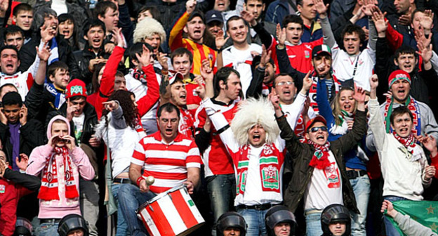 Болельщики футбольного клуба "Спартак-Нальчик". Фото http://www.spartak-n.ru/