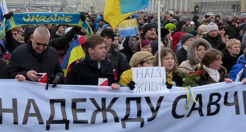 Участники шествия памяти Бориса Немцова, требовавшие освобождения Савченко. Москва, 1 марта 2015 года. Фото: Wikipedia.org