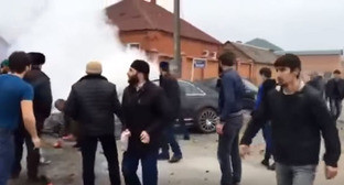 Взрыв автомобиля у мечети в Насыр-Корте. 11 марта 2016 г. Фото: Стоп-кадр видео "Взрыв у мечети Чумакова" https://www.youtube.com/watch?v=ZdvG_HF3YUc