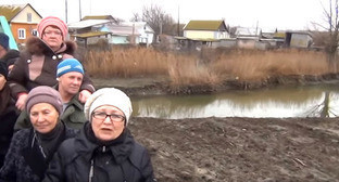 Обращение жителей села Лозное к губернатору Волгоградской области. Волгоградская область, 7 марта 2016 г. Кадр из видео пользователя Леонид М. https://www.youtube.com/watch?v=JMW_plCGYQY Обращение жителей села Лозное к губернатору Волгоградской области. Волгоградская область, 7 марта 2016 г. Кадр из видео пользователя Леонид М. https://www.youtube.com/watch?v=JMW_plCGYQY