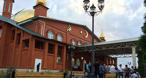 Мечеть в Насыр-Корте. Назрань. Фото http://kavpolit.com/articles/nasyr_kortskaja_mechet_ploschadka_gde_govoritsja_o-18509/