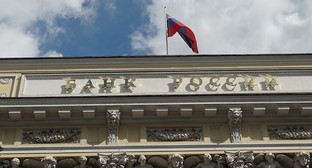 Флаг России на здании Центрального Банка. Фото Нины Туманововй для "Кавказского узла" Флаг России на здании Центрального Банка. Фото Нины Туманововй для "Кавказского узла"