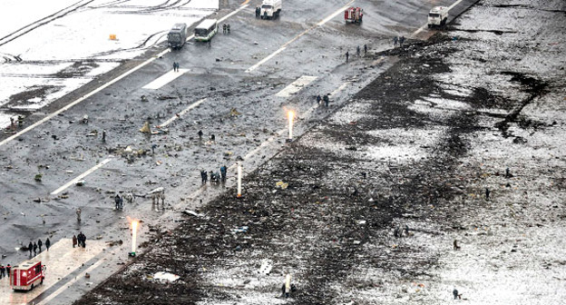 На месте крушения "Боинга" Flydubai, 19 марта 2016 года. Ростов-на-Дону. Фото: Press Service of the Governor of Rostov Oblasthttps://ru.wikipedia.org/