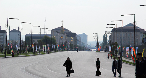 Проспект Кадырова в Грозном перекрыт для проезда автомобилей. Фото Магомеда Магомедова для "Кавказского узла"