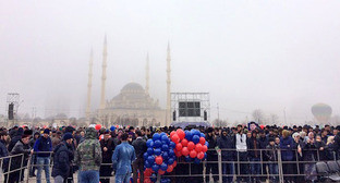 Митинг в честь Дня конституции Чечни. Грозный, 23 марта 2016 г. Фото http://www.grozny-inform.ru/news/society/70473/ Митинг в честь Дня конституции Чечни. Грозный, 23 марта 2016 г. Фото http://www.grozny-inform.ru/news/society/70473/