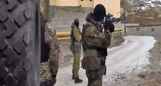 Сотрудники силовых структур. Фото http://nac.gov.ru/