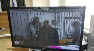 Экран монитора видеотрансляции судебного заседания по делу Карпюка и Клыха. Фото Мурада Мурадова для "Кавказского узла"