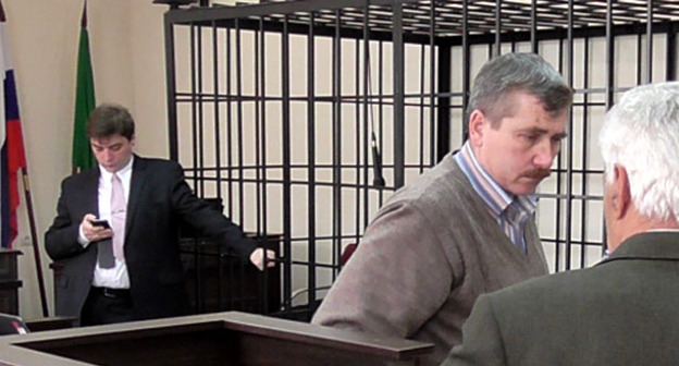 Валерий Бриних (справа) в зале суда. Майкоп, 24 марта 2016 г. Фото https://ru-ru.facebook.com/people/Valery-Brinih/100008413898046