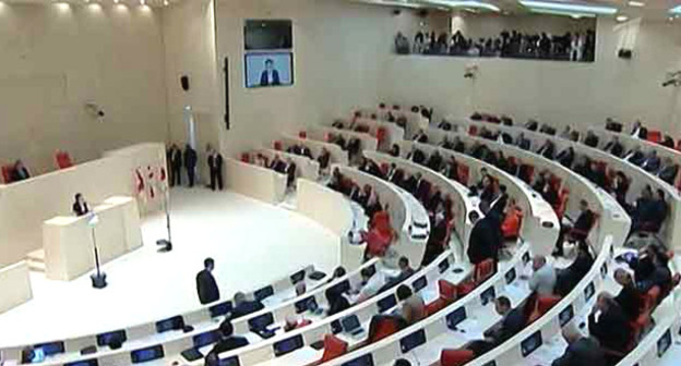 Заседание парламента Грузии. Фото http://minval.az/k/karlo-kopaliani