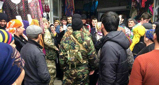 Недовольство торговцев в Хасавюрте вызвали рейды полицейских, изымающих продукты питания и текстиль из Турции. Фото Магомеда Магомедова для "Кавказского узла"