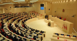 Парламент Грузии. Фото: VOA https://ru.wikipedia.org