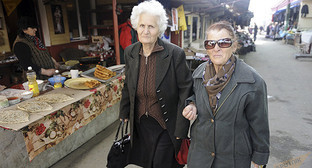 Рынок Степанакерта 05.05.2016 Фото: © SPUTNIK/ ASATUR YESAYANTS, http://www.sputnikarmenia.ru/photo/20160405/2785693.html