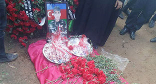 Похороны военнослужащего армии Азербайджана. Фото: © Спутникового/ Рахим Мурадов, http://sputnik.az/karabakh/20160407/404514611.html