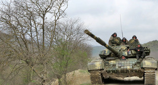 Военная техника армии Нагорного Карабаха на линии соприкосновения. 7 апреля 2016 г. Фото Алвард Григорян для "Кавказского узла"