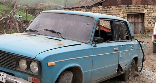 Обстрелянный автомобиль. Мартакертский район, 6 апреля 2016 г. Фото Алвард Григорян для "Кавказского узла"
