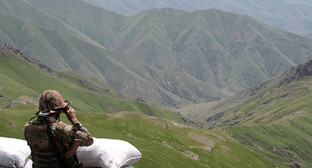 Солдат армии НКР.  Фото: razm.info, http://www.sputnikarmenia.ru/karabah/20160411/2923684.html