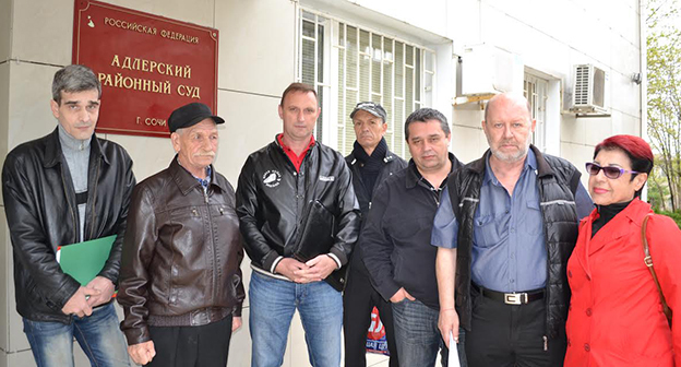 Сторона защиты(обвиняемый в центре, свидетели, адвокат). Фото Светланы Кравченко для "Кавказского узла"