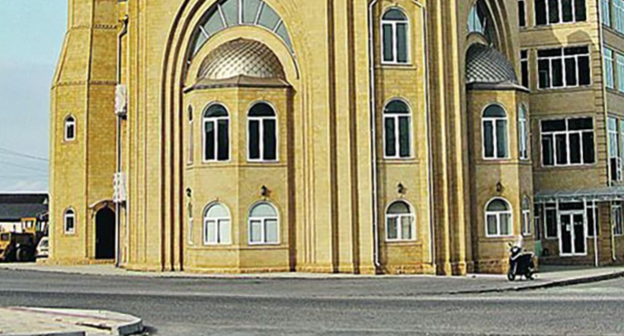 Мечеть "Восточная" в Хасавюрте. Фото: http://islamcenter.ru/?item=1085#prettyPhoto[pp_gal]/0/