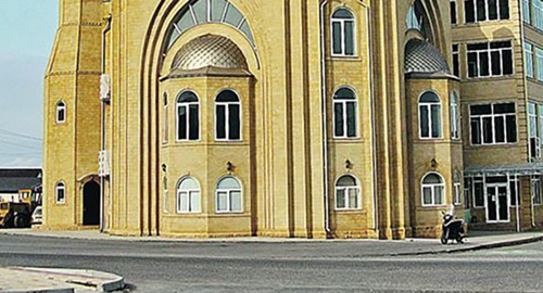 Мечеть "Восточная" в Хасавюрте. Фото: http://islamcenter.ru/?item=1085#prettyPhoto[pp_gal]/0/