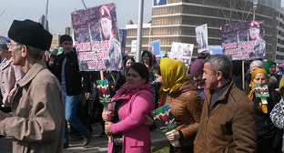 Митинг, посвященный годовщине принятия Конституции Чечни. Грозный, 23 марта 2016 г. Фото Магомеда Магомедова для "Кавказского узла" Митинг, посвященный годовщине принятия Конституции Чечни. Грозный, 23 марта 2016 г. Фото Магомеда Магомедова для "Кавказского узла"