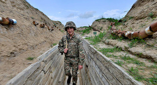 Военнослужащий на боевом посту на линии соприкосновения армии Нагорного Карабаха и Азербайджана на мартунинском направлении. Апрель 2016 г. Фото: © PAN Photo / Karo Sahakyan Военнослужащий на боевом посту на линии соприкосновения армии Нагорного Карабаха и Азербайджана на мартунинском направлении. Апрель 2016 г. Фото: © PAN Photo / Karo Sahakyan
