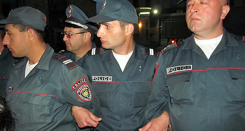 Сотрудники полиции. Ереван. Фото Тиграна Петросяна для "Кавказского узла"